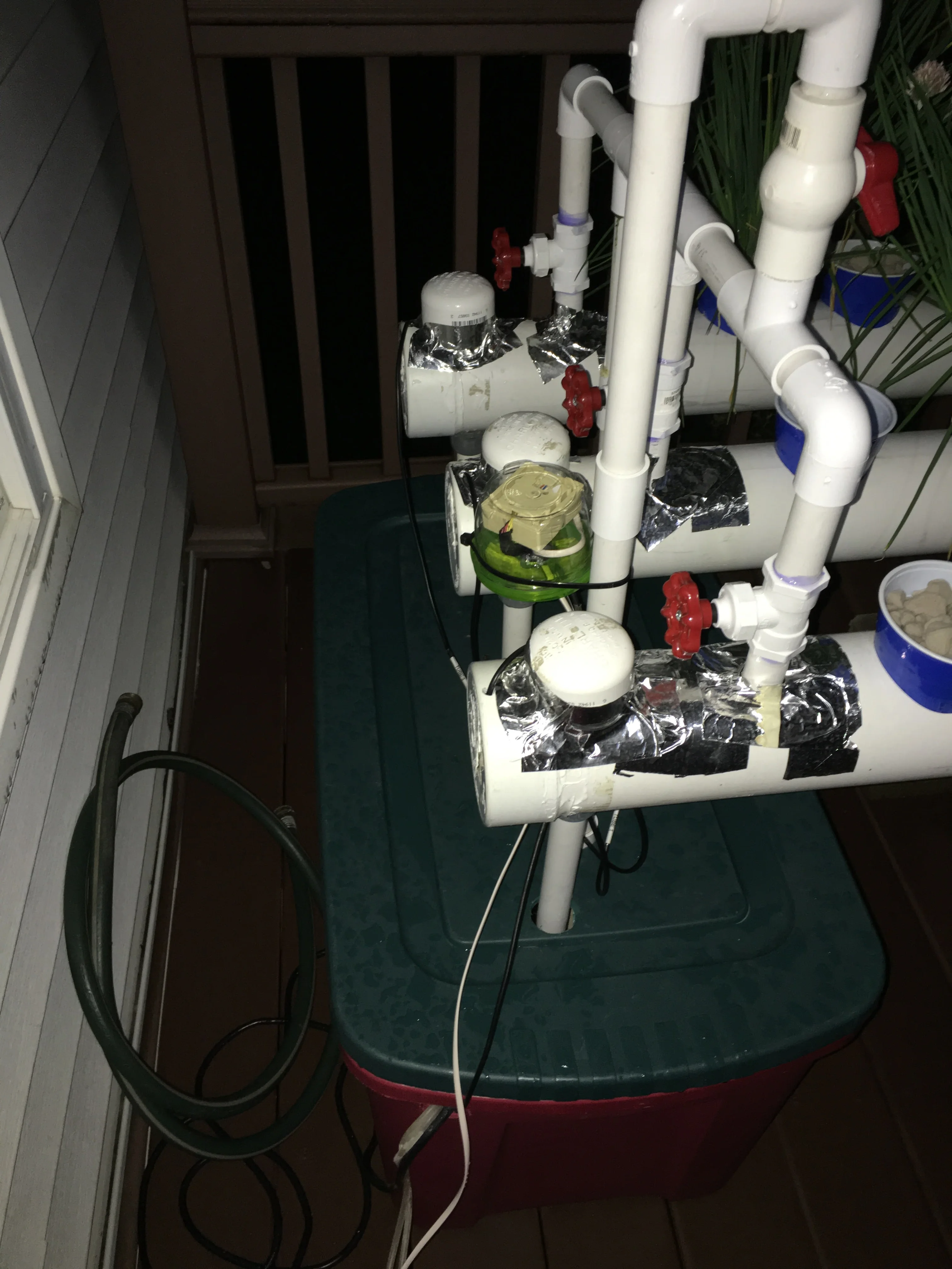Pump, reservoir, and return plumbing for the hydroponic system